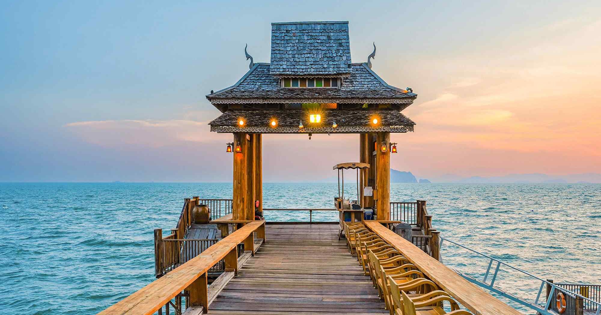 Jetinn Sunset at Pier